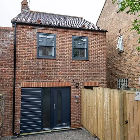 92 Union Terrace * York