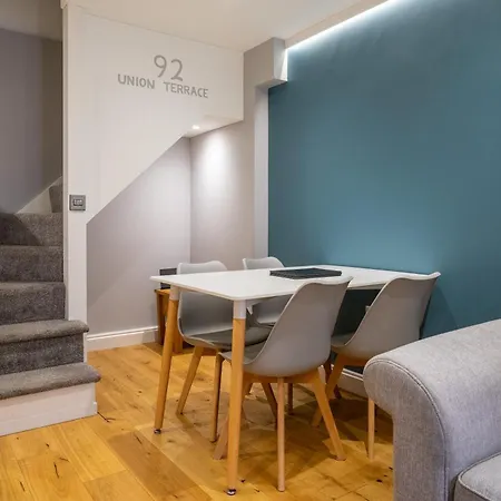 92 Union Terrace * York