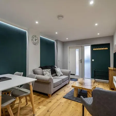 92 Union Terrace * York